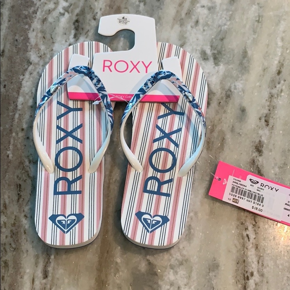 Brand new roxy flip flops size 4